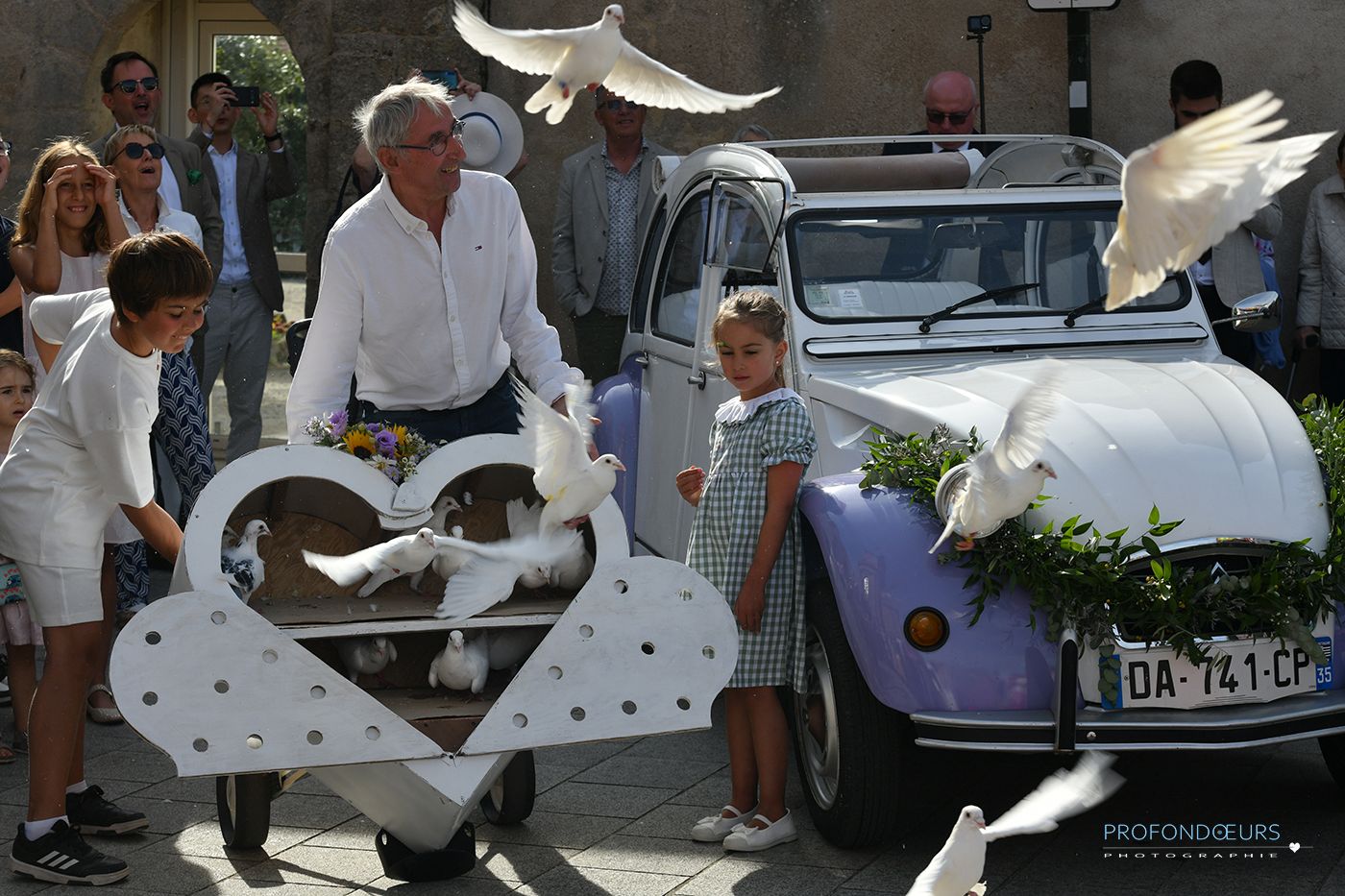 Animation pour le mariage - sortie église avec les mariés
